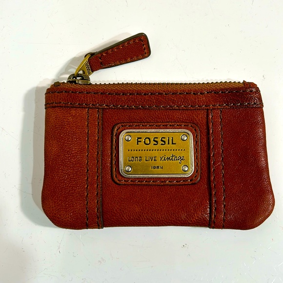 Fossil Handbags - FOSSILE BROWN LEATHER ZIPPED COIN WALLET